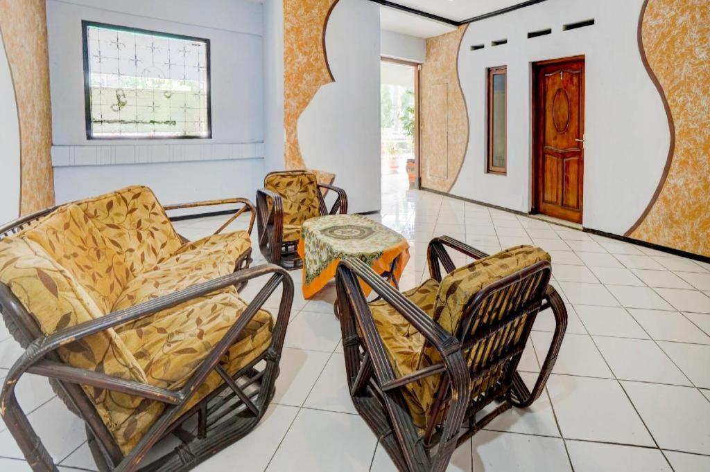 Oyo 3956 Hotel Palem 2 Syariah Malang Exteriör bild