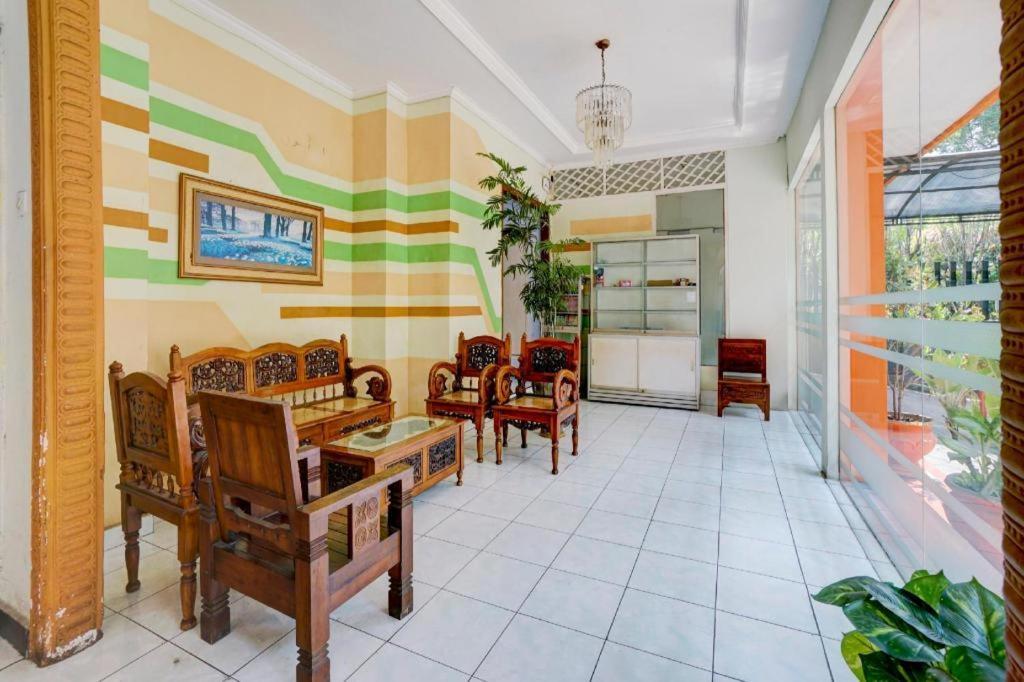 Oyo 3956 Hotel Palem 2 Syariah Malang Exteriör bild