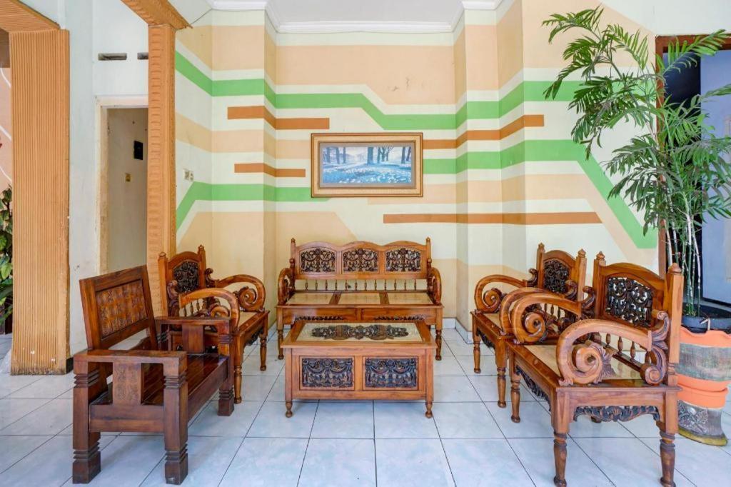 Oyo 3956 Hotel Palem 2 Syariah Malang Exteriör bild